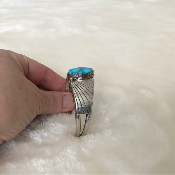 Navajo Native American Kingman Turquoise Cuff - Picture 4 of 9